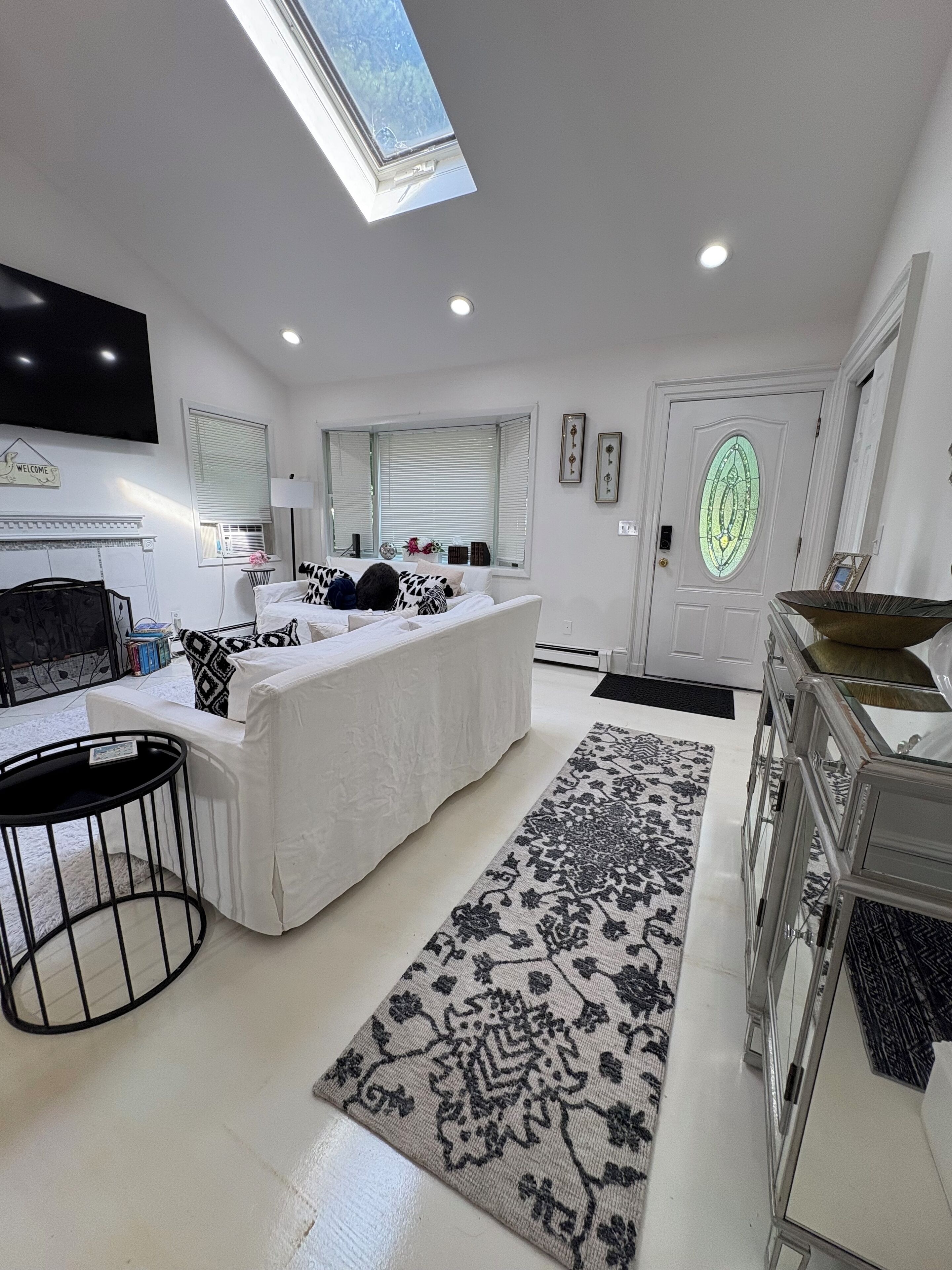 Smart TV, chimenea, futbolito y tenis de mesa 