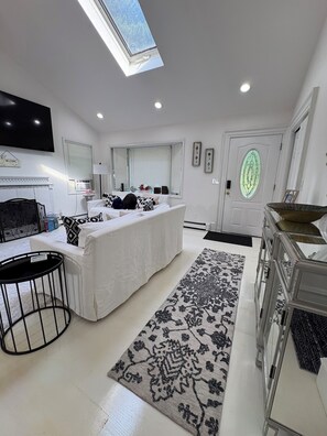 Smart TV, fireplace, table football, ping pong