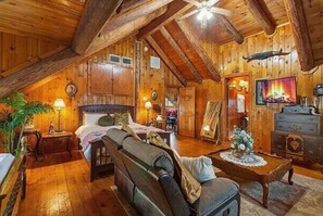 1 slaapkamer, een bureau, een strijkplank/strijkijzer, gratis wifi