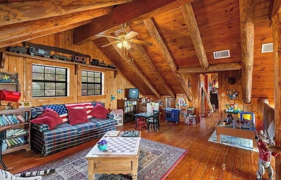 Frontier Suite - The Walpole Lodge, Mico, Tx - Texas
