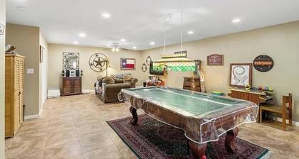Frontier Suite - Cozy Cabin, Mico, TX