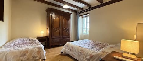 3 bedrooms, Internet
