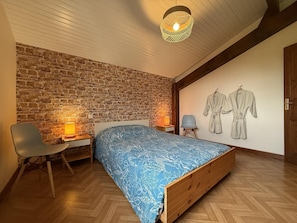 2 bedrooms, WiFi, bed sheets