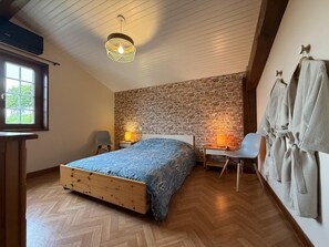 2 bedrooms, WiFi, bed sheets