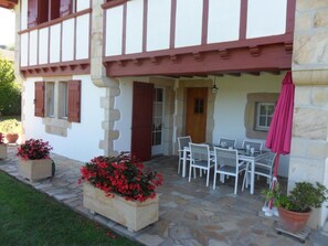 تناول الطعام بالخارج