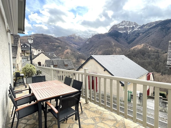 تناول الطعام بالخارج