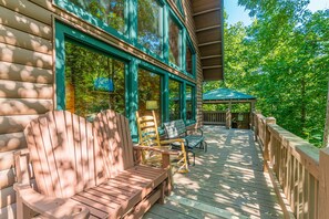Property grounds - Oak Hill | 4BR 3.5BA | Luxury Secluded Log Cabin | Pool Table | Hot Tub (Cleveland)
