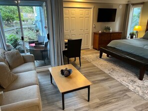 1 dormitorio, tabla de planchar con plancha, wifi y ropa de cama