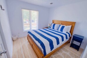 3 bedrooms, desk, iron/ironing board, travel cot