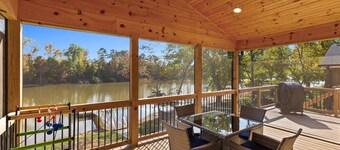 Lakefront Getaway: Dock, Kayaks, Fire Pit, 70" TV