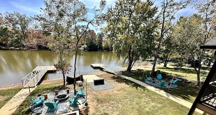 Lakefront Getaway: Dock, Kayaks, Fire Pit, 70" TV