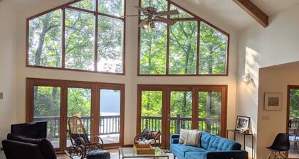 Beautiful 3-bedroom Lake Front Home on Lake Santeetlah