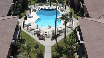 Piscine extérieure, piscine chauffée