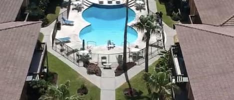 Piscina all'aperto, una piscina riscaldata