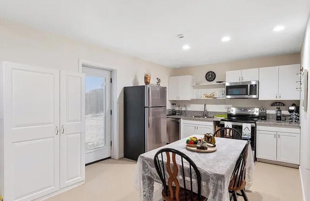 Fridge, microwave, coffee/tea maker, toaster
