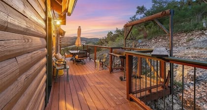 Bandera Suite - Cozy Cabin, Mico, TX
