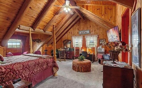 Bandera Suite - Cozy Cabin, Mico, TX