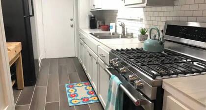 “City w Soul..” | Clean 3 BR! 5min to Stadium!