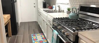 “City w Soul..” | Clean 3 BR! 5min to Stadium!