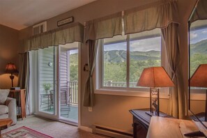 TV, lareira, aparelho de som, impressoras