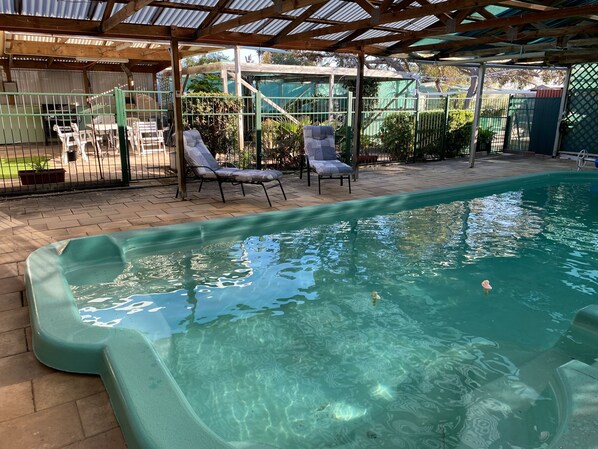 Outdoor pool - 4 or 5 bedroom home with solar heated, undercover outdoor pool. Pet friendly. (Port Vincent)