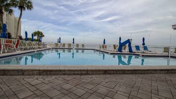 Piscine extérieure, piscine chauffée