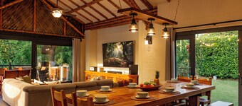 Luxury Villa • Pool • Jacuzzi • Spa • Maid/Cook • 5 min from Panaca Park.