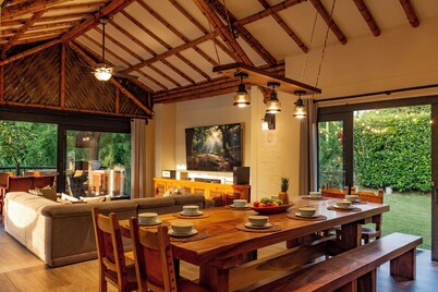 Luxury Villa • Pool • Jacuzzi • Spa • Maid/Cook • 5 min from Panaca Park.