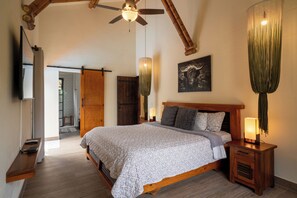 5 bedrooms, in-room safe, desk, iron/ironing board - Luxury Villa • Pool • Jacuzzi • Spa • Maid/Cook • 5 min from Panaca Park. (Quindío)