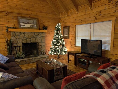 Lovie's Hillside Lodge nestled into 5 wooded acres