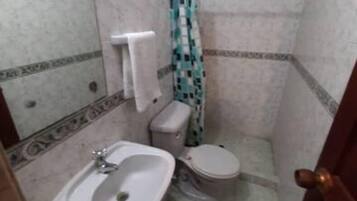 Basic Apartment | Bathroom