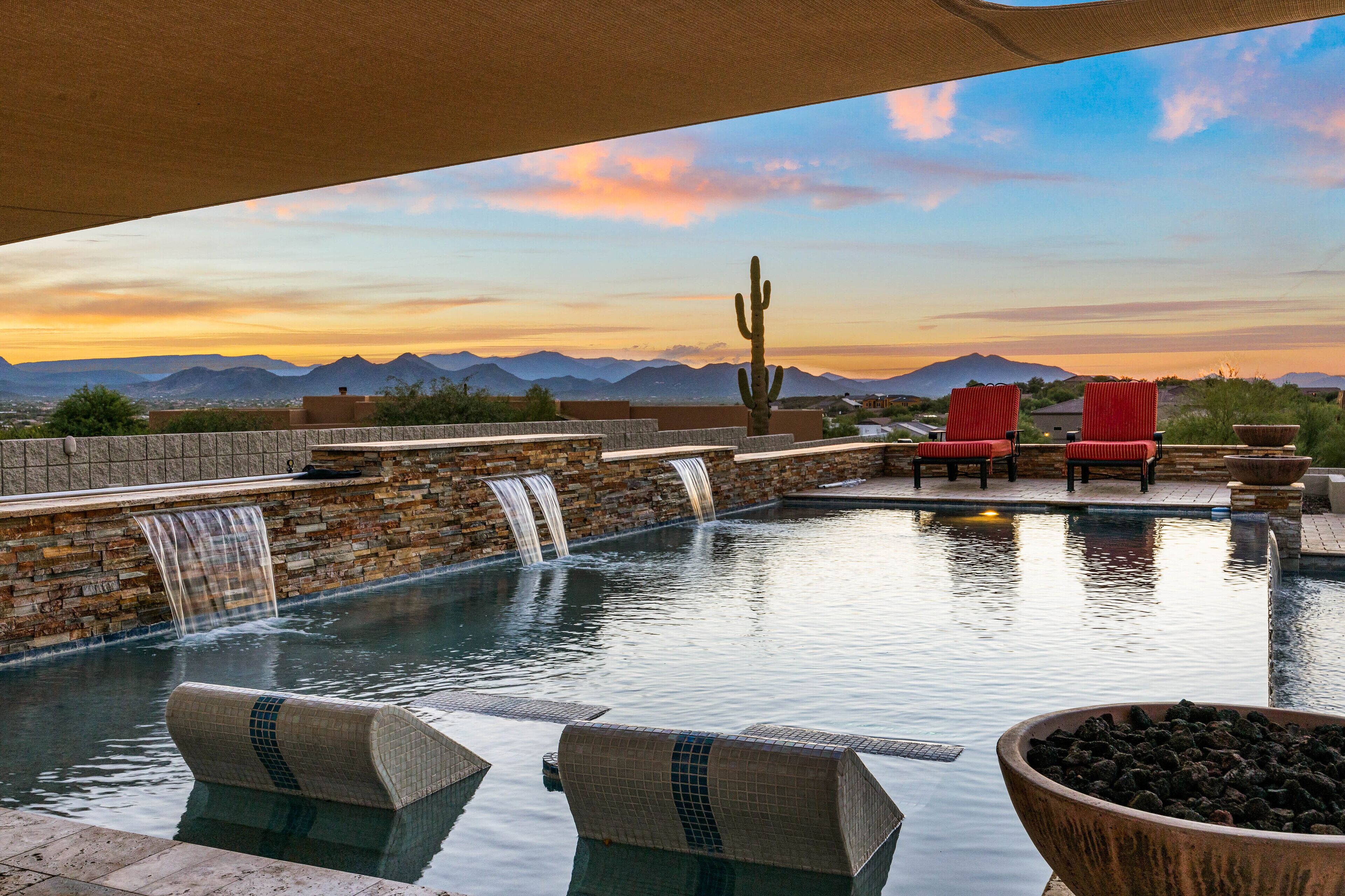 8000 ft Entertainer's Paradise with desert views! Pool / Theater / Bar!