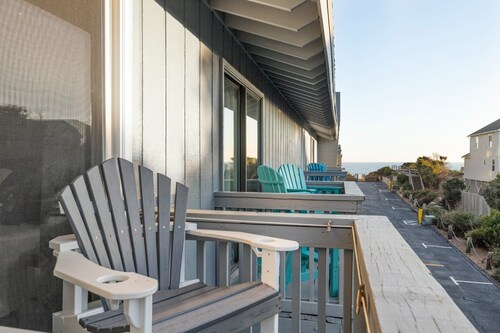 Oceanside Condo Complex- Pine Knoll Shores- Steps to Beach & Pool