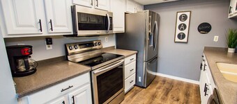 Luxe Townhome Retreat | Golf Resort & Lake View | Spacious 3BR with Workspaces & Screened Patio