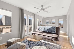 Unclassified image, 4 of 48, button