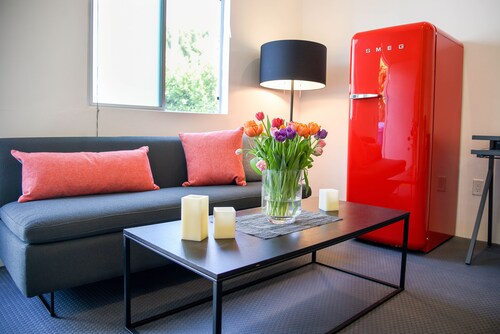 Hollywood Guesthouse Pkg WiFi AC close to Sunset/Fairfax int. 145 per/night