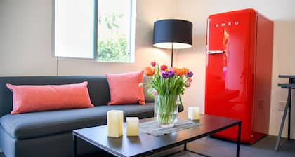 Hollywood Guesthouse Pkg WiFi AC close to Sunset/Fairfax int. 145 per/night