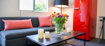 Hollywood Guesthouse Pkg WiFi AC close to Sunset/Fairfax int. 145 per/night