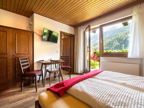 8 bedrooms, internet