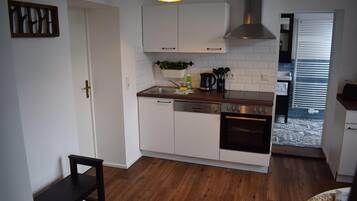 KĂŒhlschrank, Mikrowelle, Herdplatte, GeschirrspĂŒler