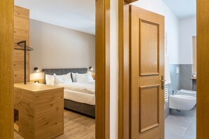 1 habitación, tabla de planchar con plancha, wifi gratis y ropa de cama 