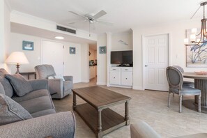 Smart TV, ping pong - Beach Lovers, 2/2 Peck Plaza Direct Oceanfront Condo, Heated Pool Hot Tub - Peck14SE (Daytona Beach)