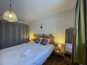 3 bedrooms, bed sheets