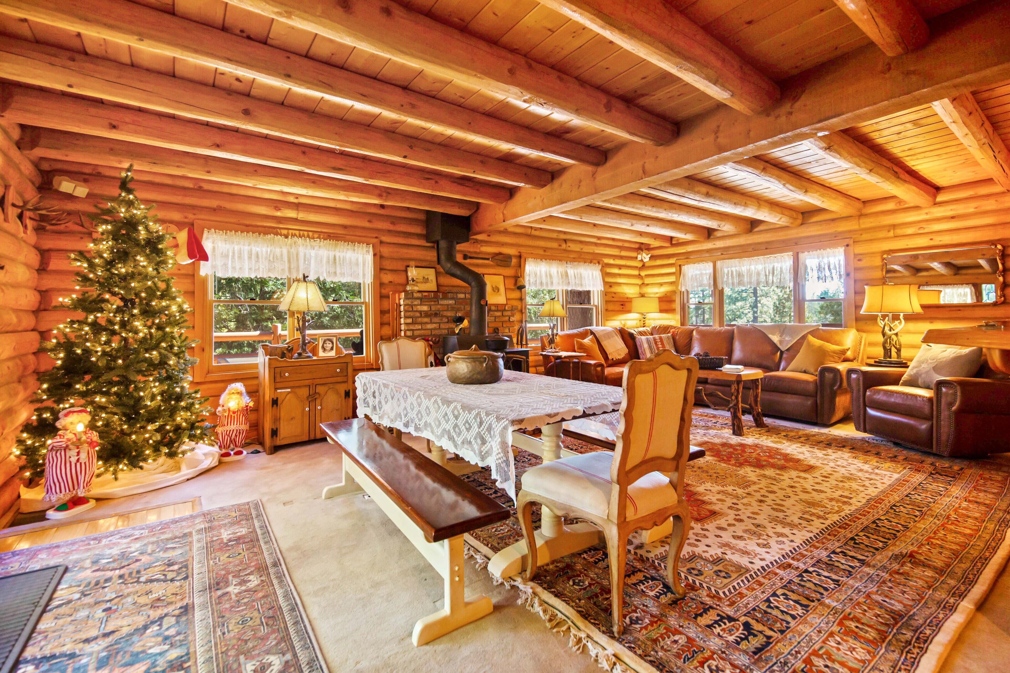 Mountaineer's Lodge *Spa, Pool Table, Fireplace*