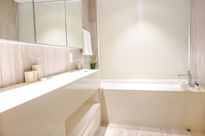 Standard-Apartment | Badezimmer | Haartrockner, Bidet