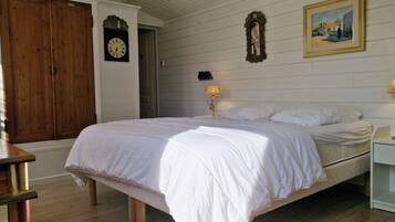 4 chambres, bureau, fer et planche Ă repasser, lit parapluie