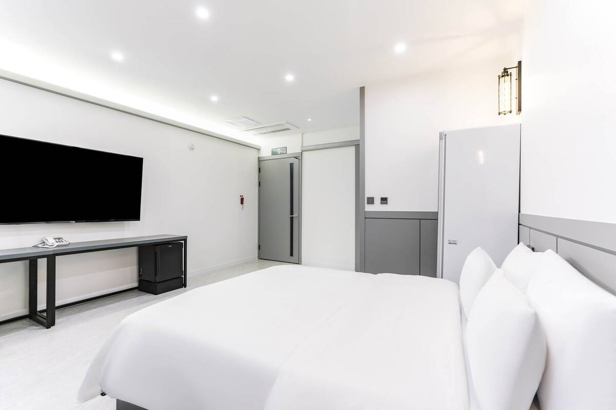 Kamar Double Premium | Wi-Fi gratis dan didekorasi berbeda-beda