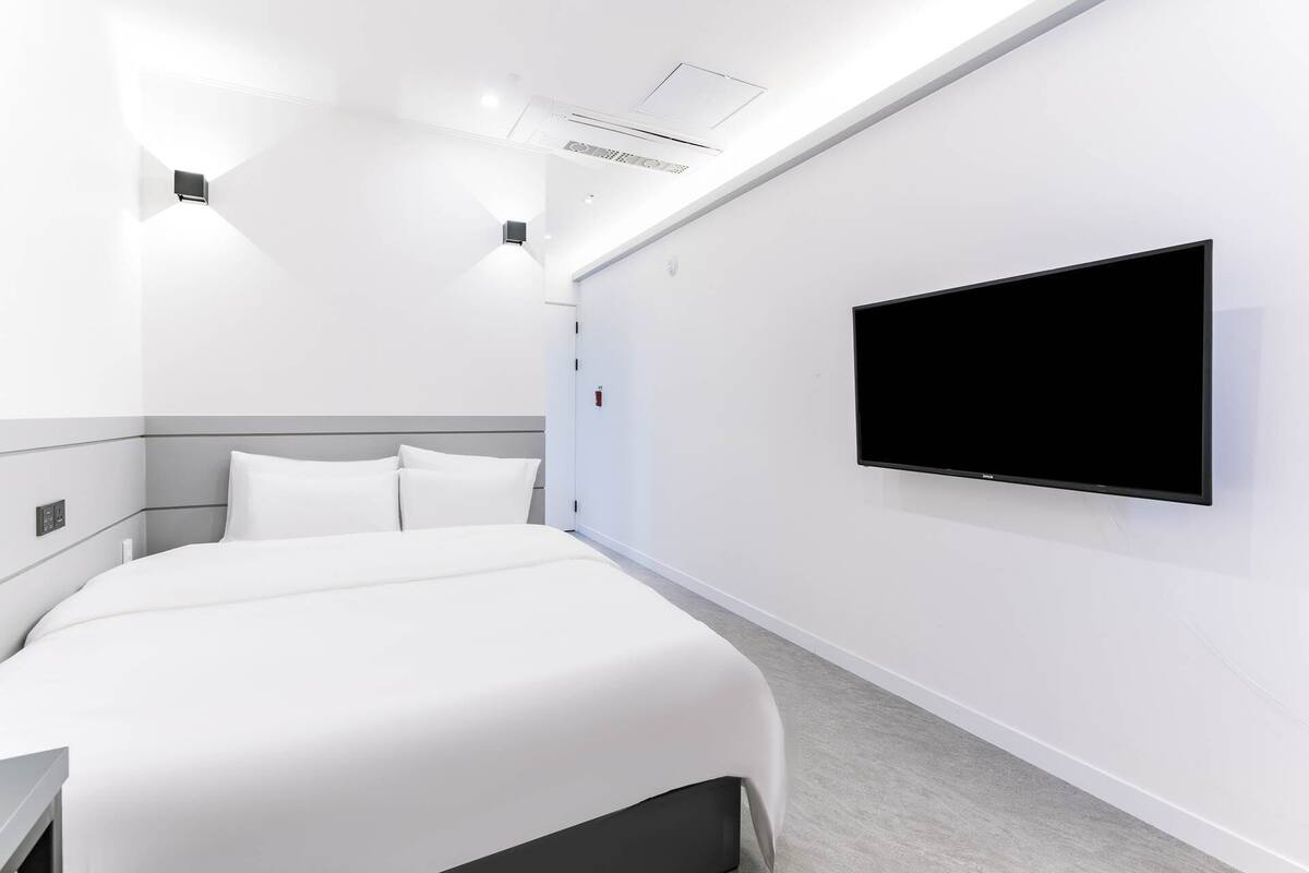 Kamar Double Standar | Wi-Fi gratis dan didekorasi berbeda-beda