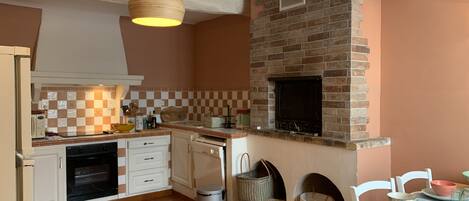 Kühlschrank, Mikrowelle, Ofen, Geschirrspüler