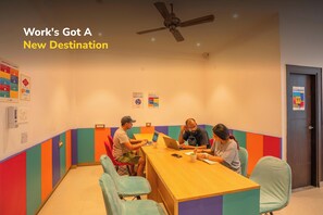 Área de estar no saguão